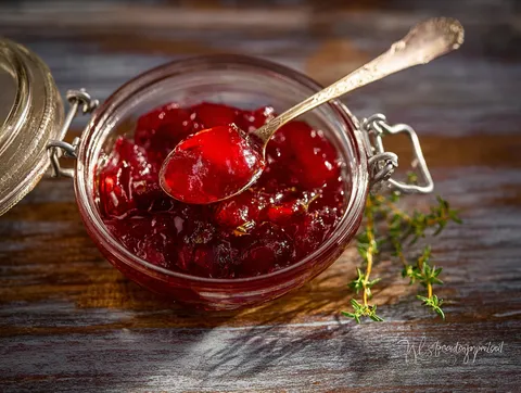 Slånbärsgelé till vilt och lagrad ost