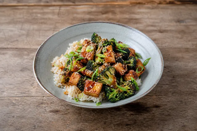 Buddha Bowl med Misorostad Broccoli och Tofu