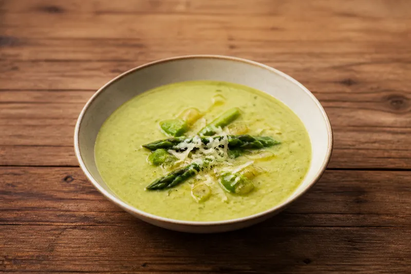 Sparrissoppa med citron och parmesan