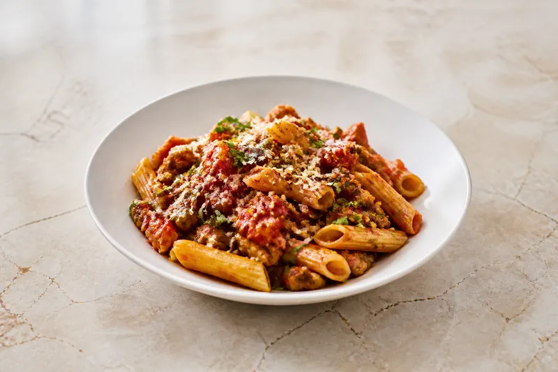 Ugnsbakad ziti med italiensk korv
