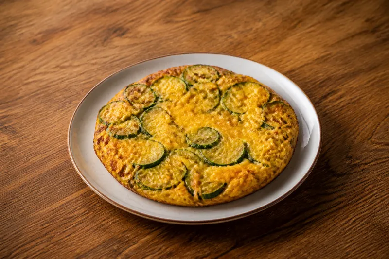 Zucchinifrittata med cheddar